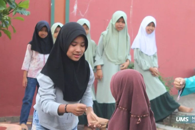 PPK Ormawa IMM Al-Ghozali UMS kenalkan permainan tradisional kepada anak TPA Gumukrejo